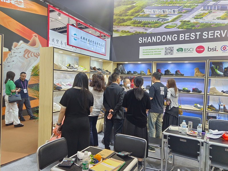 展會進行時|百華鞋業亮相第135屆中國進出口商品交易會（廣交會）三期，展會現場人氣爆棚！