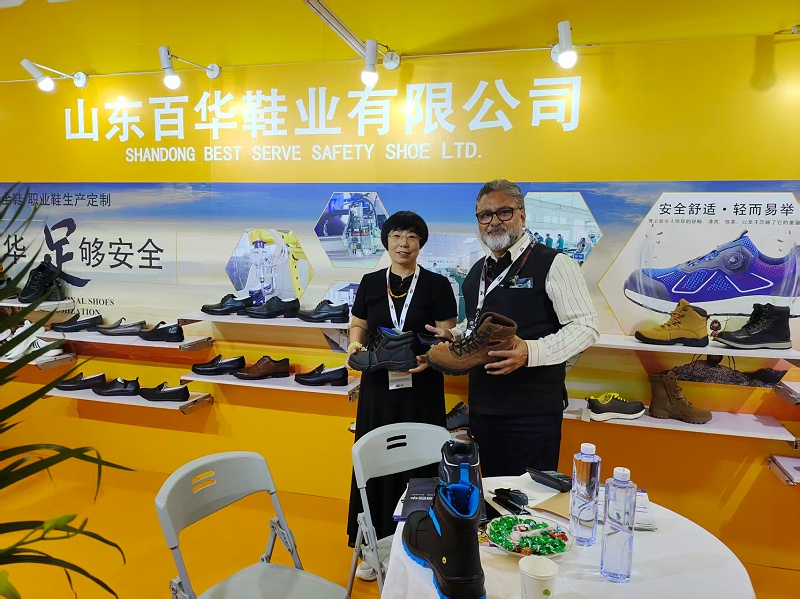 2025摩登中國國際鞋包服飾時尚展現(xiàn)場來了，百華鞋業(yè)展位現(xiàn)場人氣爆棚！