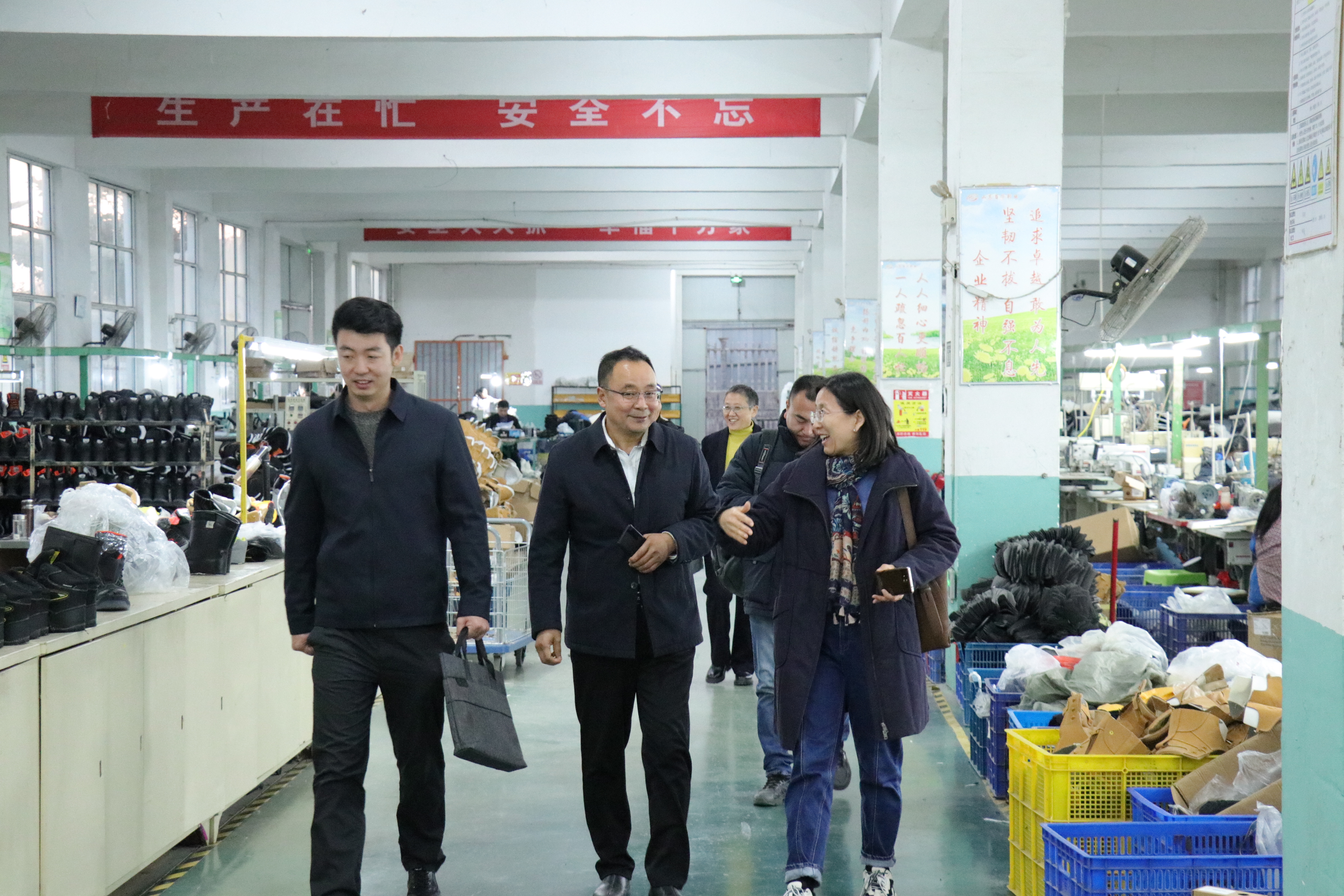 資訊|山東省皮革協(xié)會研究所馬書記一行蒞臨百華鞋業(yè)指導工作