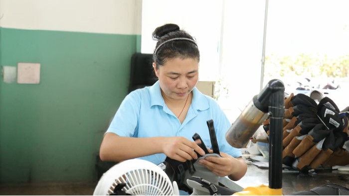 百華鞋業(yè)匠心傳承，一名員工榮獲2024年度“山東省技術(shù)能手”稱號