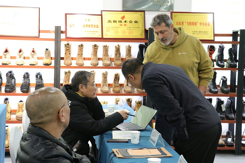 意大利RSA蒞臨百華鞋業洽談項目并成功簽約！