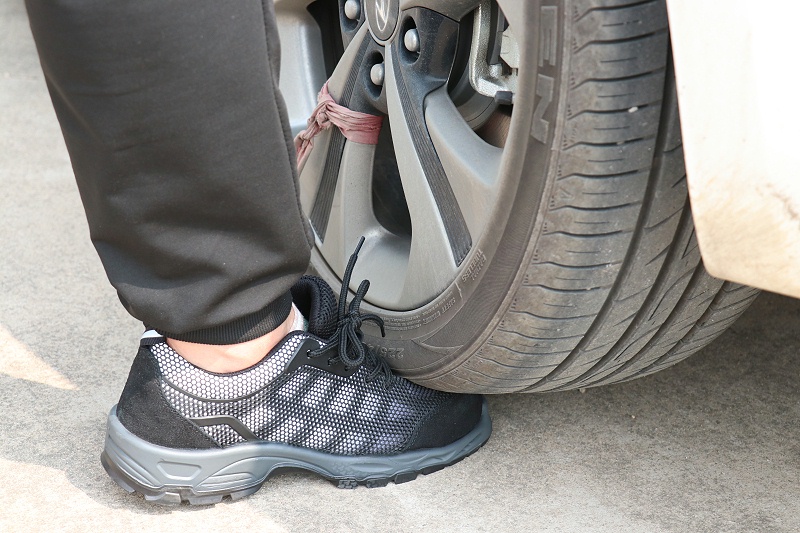 百華鞋業——防砸安全鞋