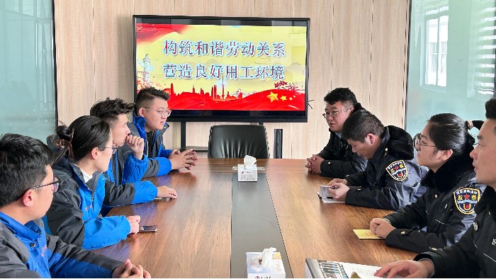 百華鞋業(yè)開(kāi)展“構(gòu)筑和諧勞動(dòng)關(guān)系，營(yíng)造良好用工環(huán)境”宣傳活