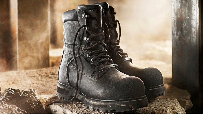 聽(tīng)廠家聊聊：勞保鞋批發(fā)平臺(tái)有哪些？