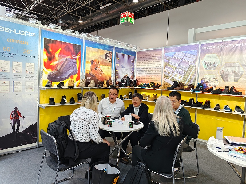 聚焦德國(guó)A+A：百華鞋業(yè)攜新品，開(kāi)啟防護(hù)新體驗(yàn)！
