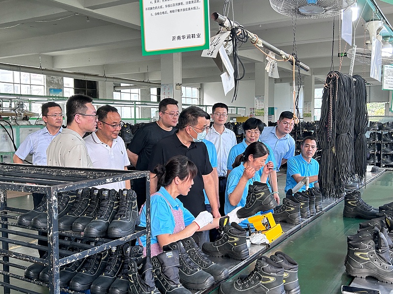 山東黃金集團領導蒞臨百華鞋業(yè)調(diào)研指導