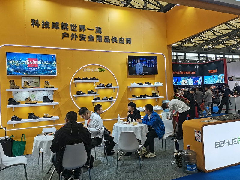 第104屆中國勞動保護(hù)用品交易會現(xiàn)場來了，看百華氣場全開，精彩蓄力！
